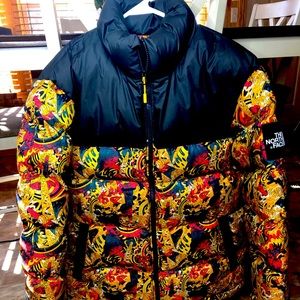 Men multicolor North Face Jacket. Brand New , Lost tags